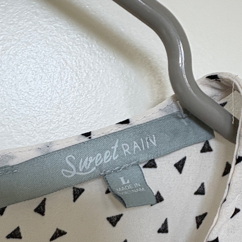 Sweet Rain White Top with Black Heart Print - Picture 2 of 5